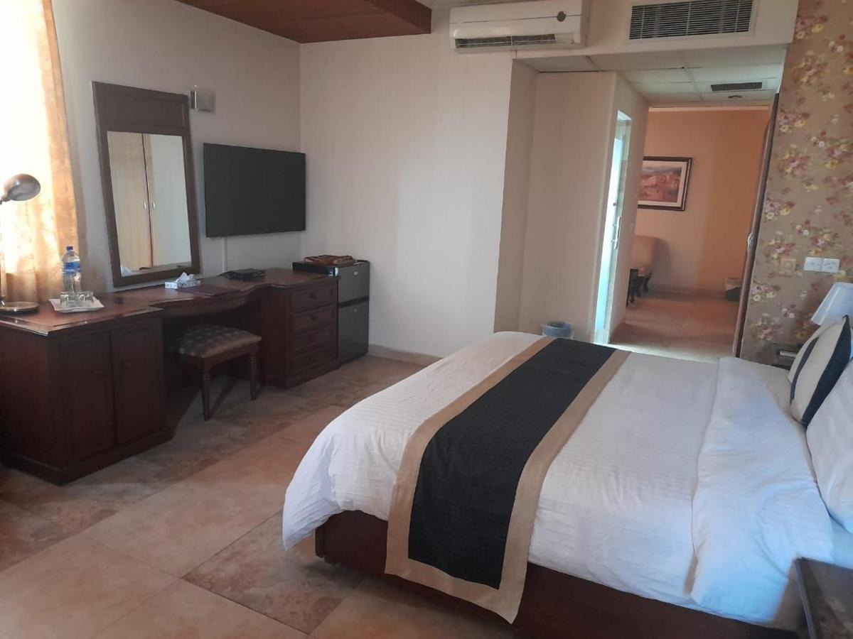 Shalimar Tower Hotel Лахор Екстериор снимка