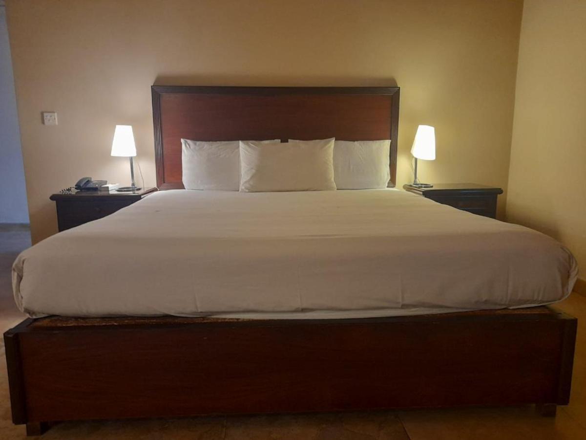 Shalimar Tower Hotel Лахор Екстериор снимка