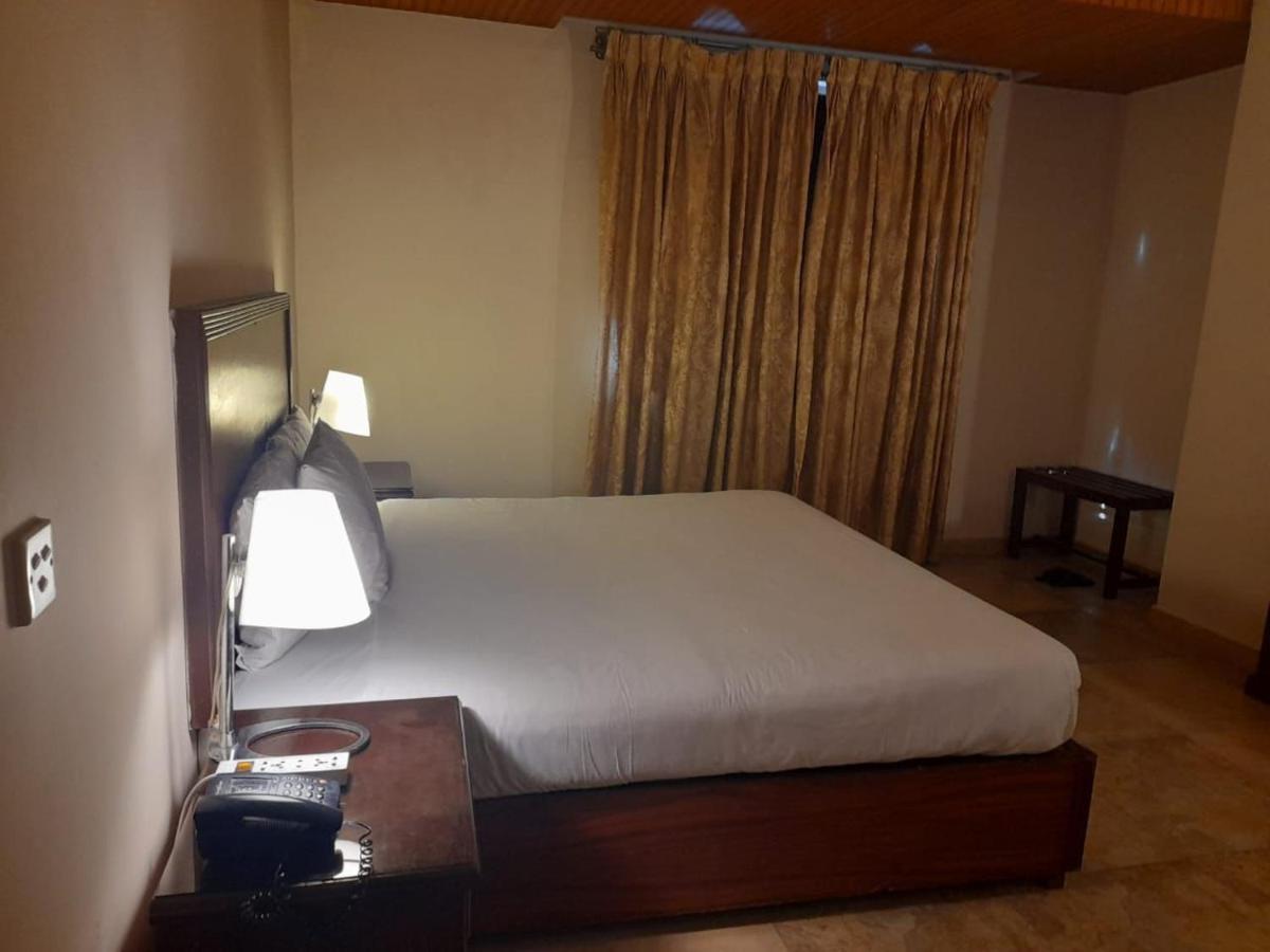 Shalimar Tower Hotel Лахор Екстериор снимка