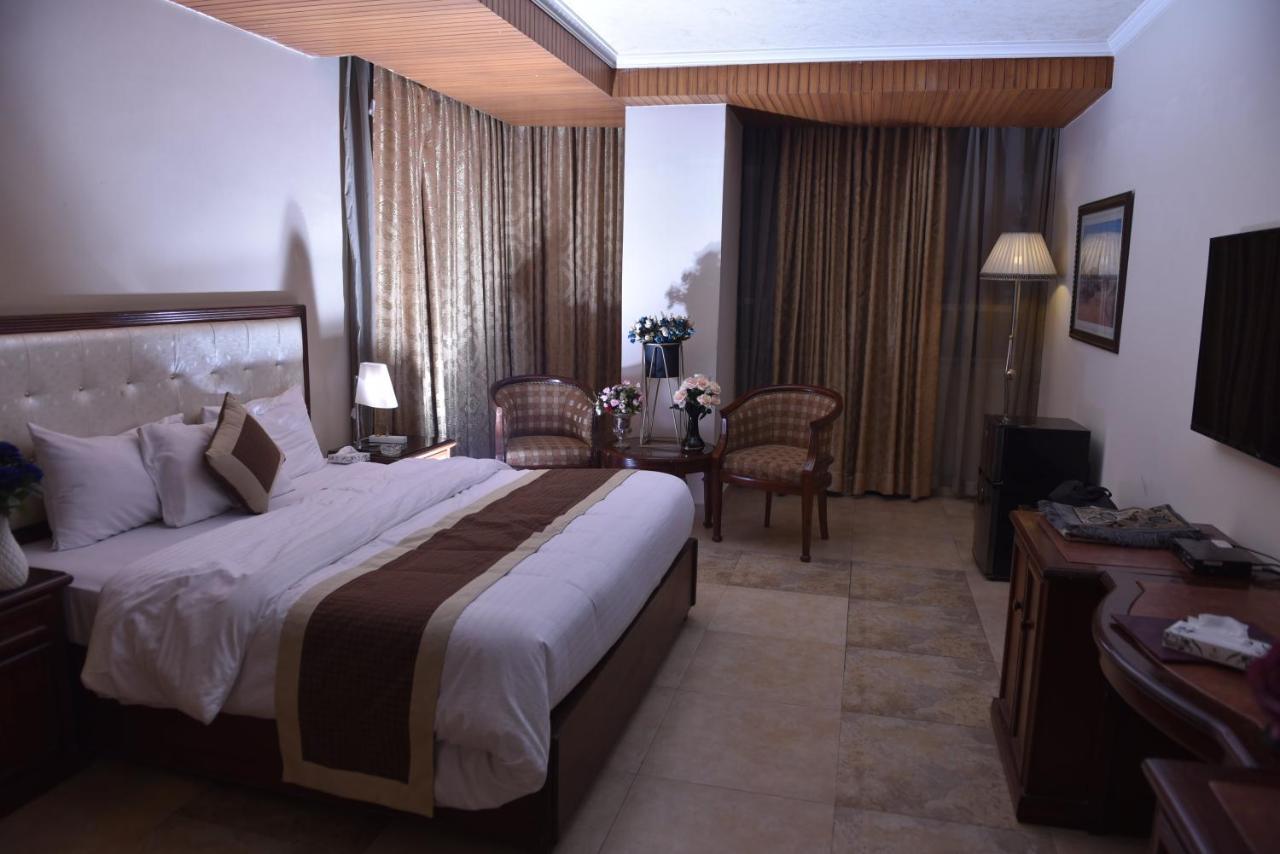 Shalimar Tower Hotel Лахор Екстериор снимка